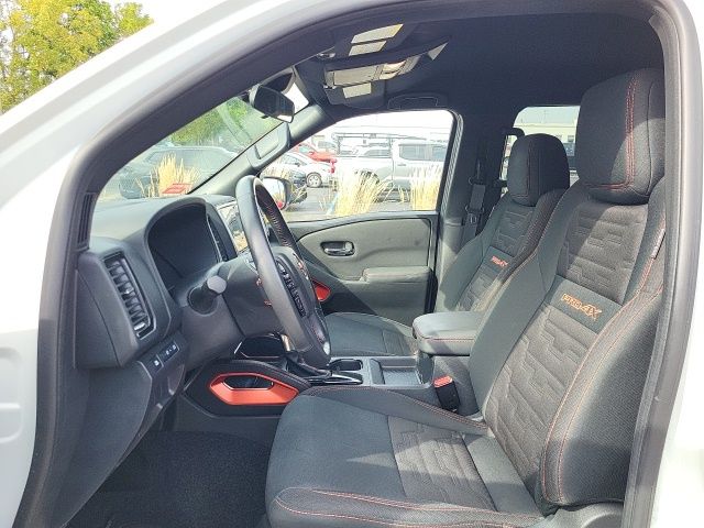 2022 Nissan Frontier Crew Cab photo 8