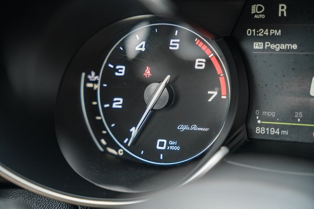 2019 Alfa Romeo Giulia Base photo 36