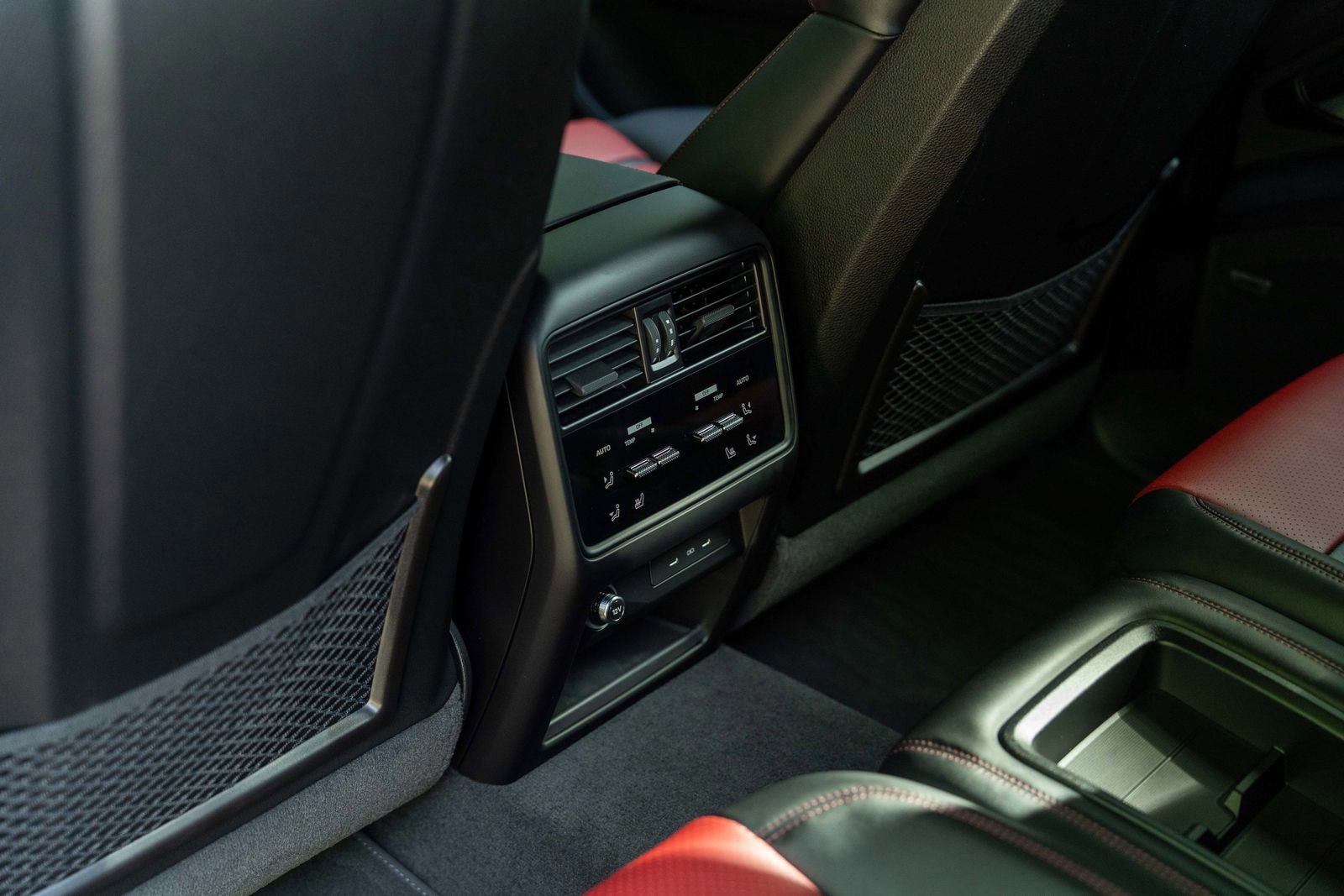 2024 Porsche Cayenne Turbo GT photo 31