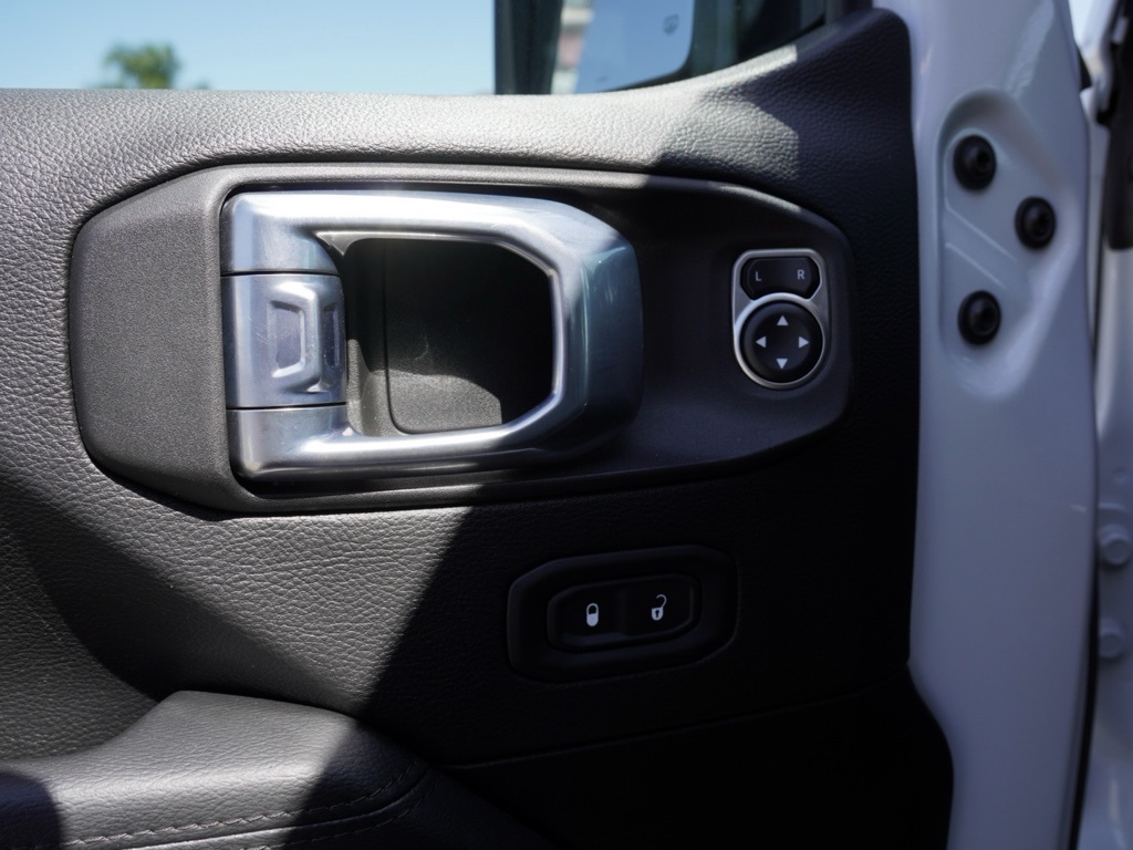 2021 Jeep Wrangler Unlimited Sahara Altitude photo 13