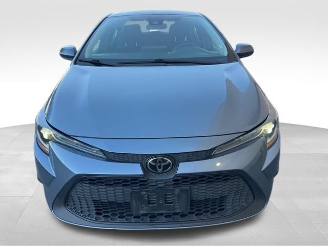 Used 2022 Toyota Corolla LE with VIN 5YFEPMAE5NP367797 for sale in Northfield, Minnesota
