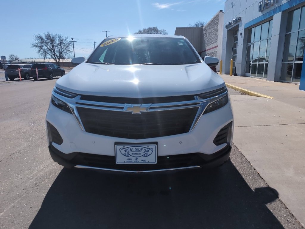 2024 Chevrolet Equinox LT photo 3