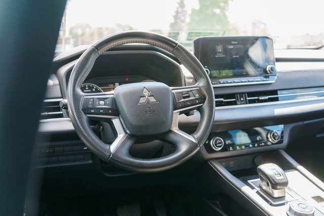 2023 Mitsubishi Outlander SE photo 7