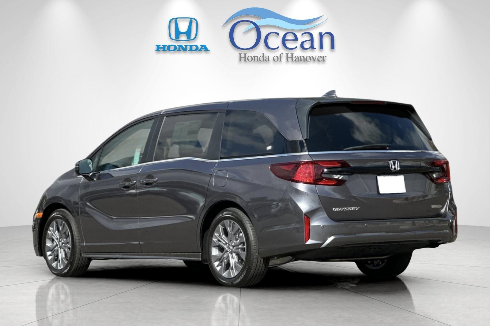 2026 Honda Odyssey Touring photo 3