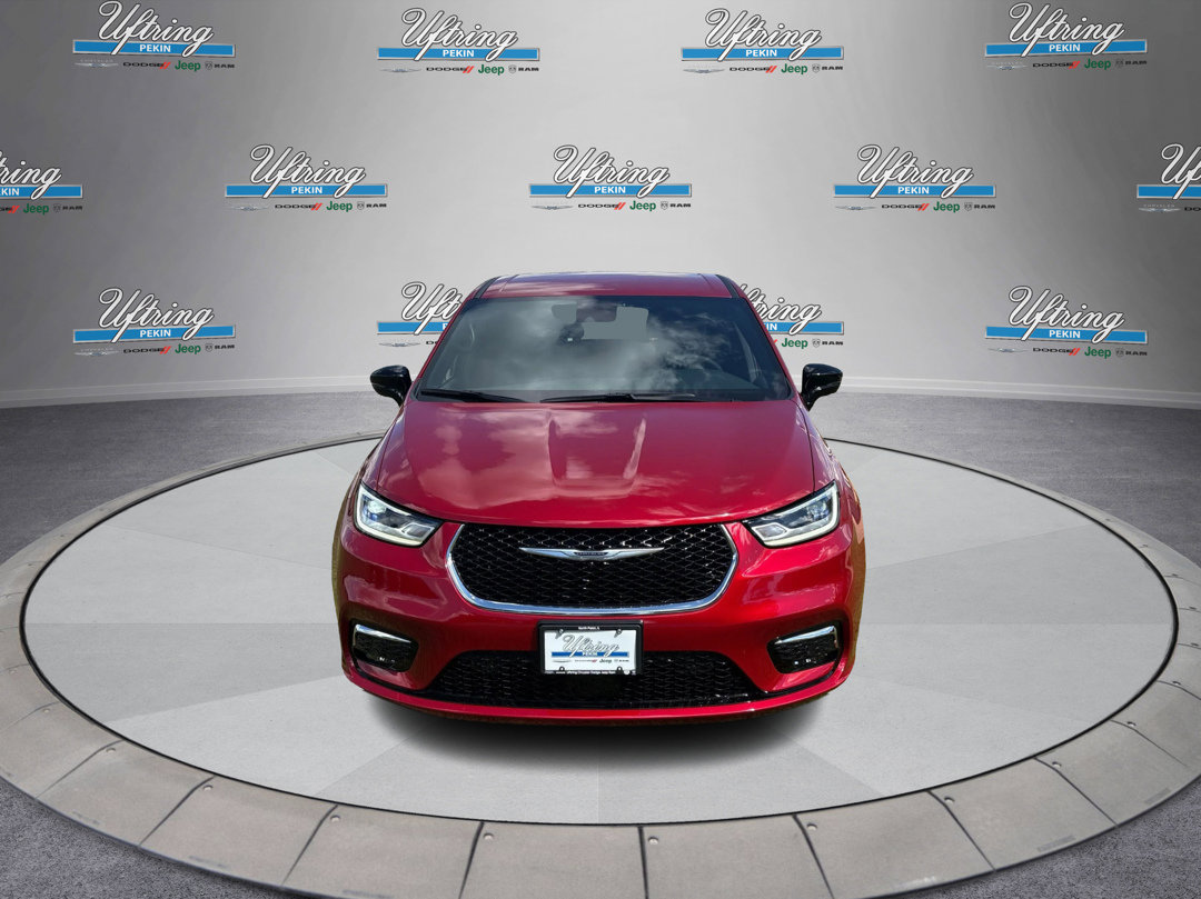 2026 Chrysler Pacifica photo 8