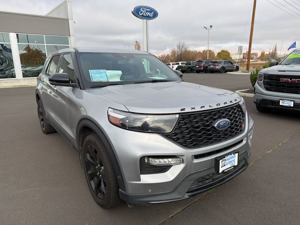2021 Ford Explorer ST's photo