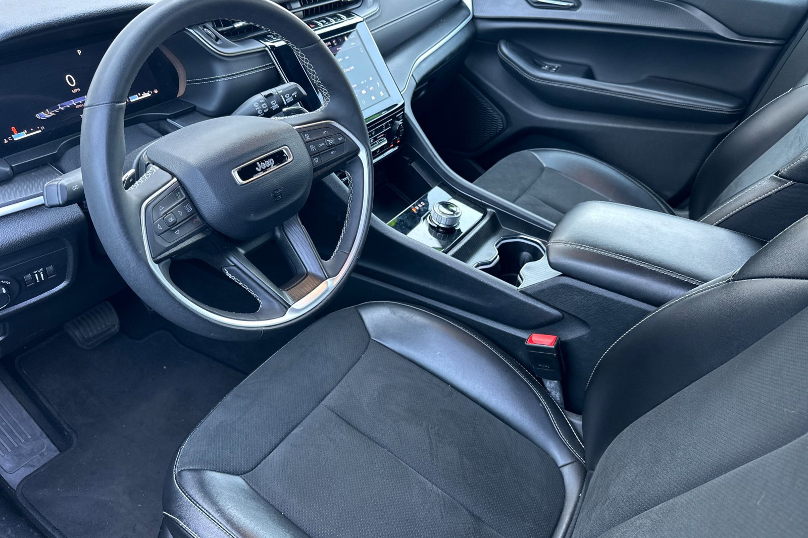 2024 Jeep Grand Cherokee Altitude photo 9