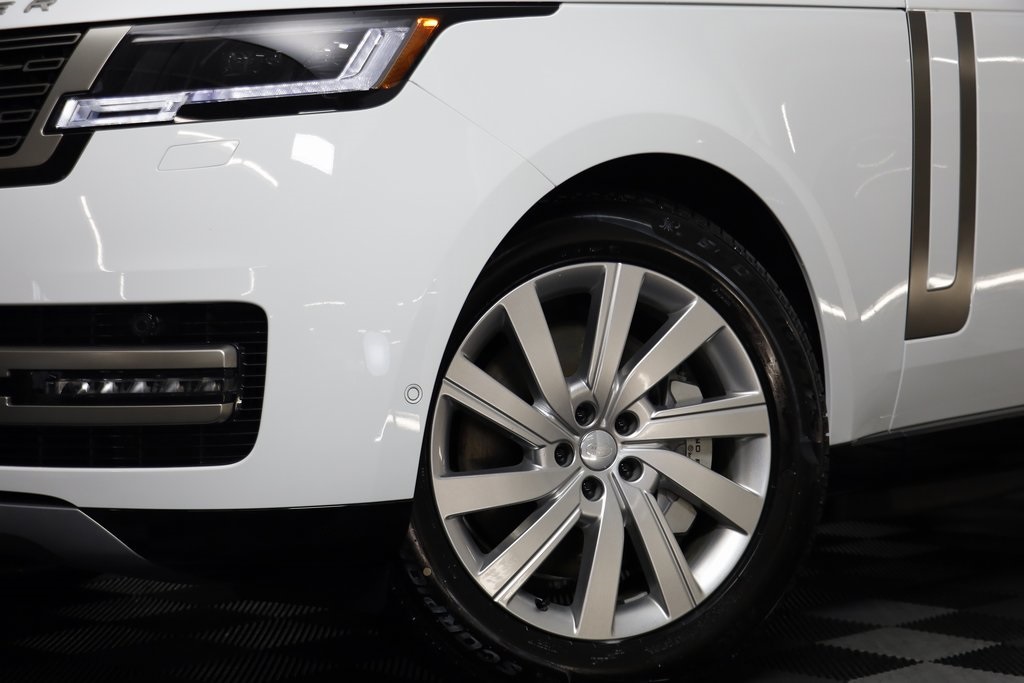 2025 Land Rover Range Rover SE photo 4