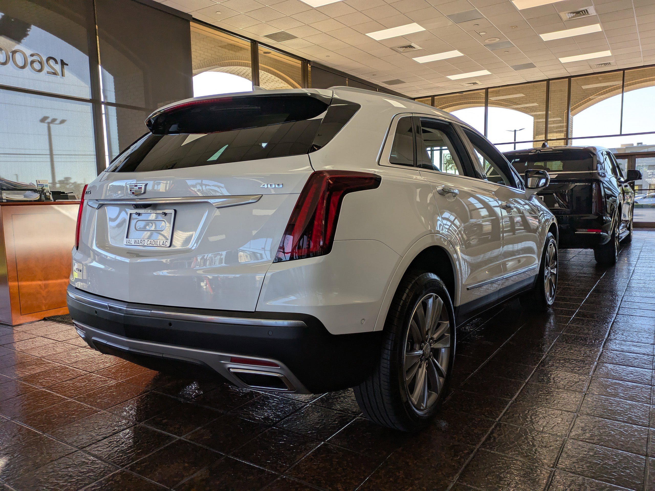 2024 Cadillac XT5 Premium Luxury photo 2