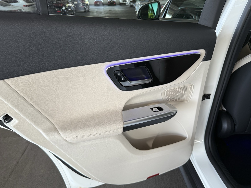 2026 Mercedes Benz GLC 300 photo 18