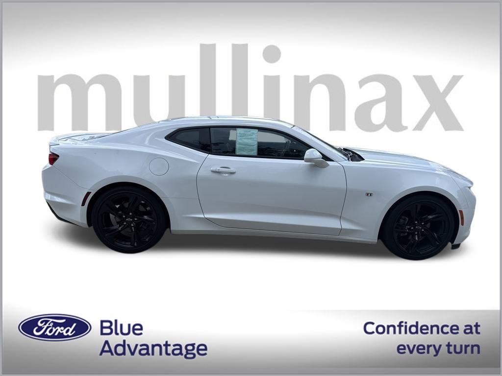 2021 Chevrolet Camaro 1LT photo 2