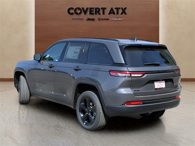 2025 Jeep Grand Cherokee Limited photo 3