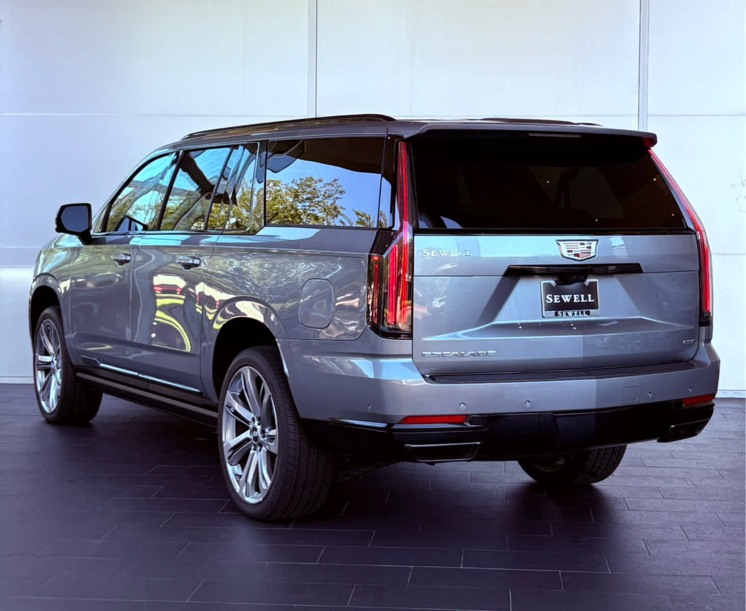 2025 Cadillac Escalade ESV Sport photo 4