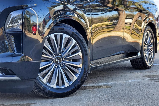 2025 Infiniti QX80 Luxe photo 3