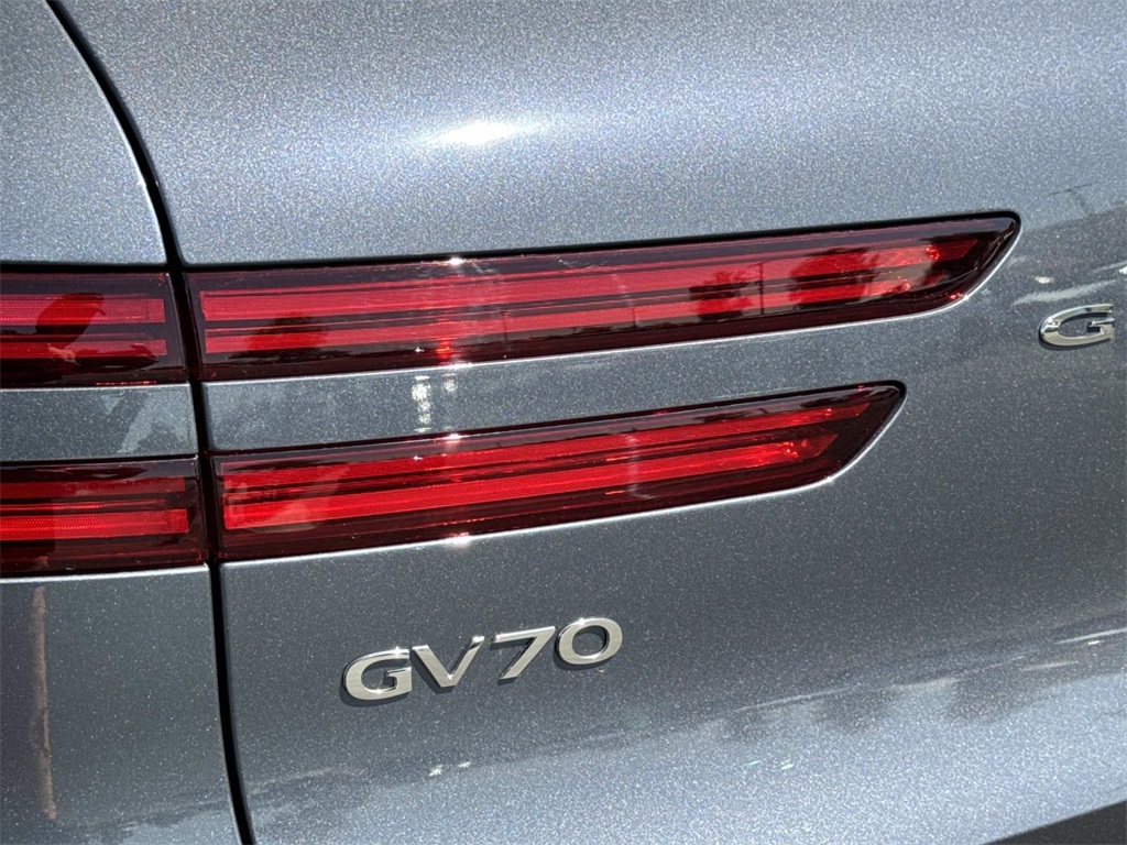 2026 Genesis GV70 2.5T Advanced photo 12