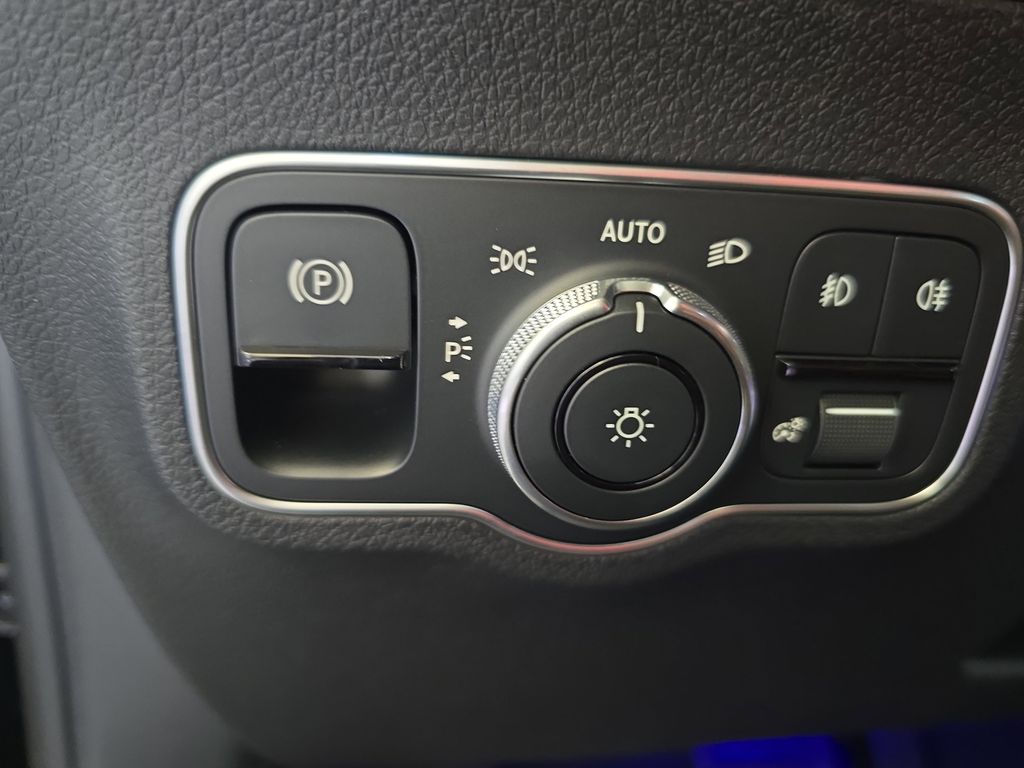 2025 Mercedes Benz GLB 250 photo 23