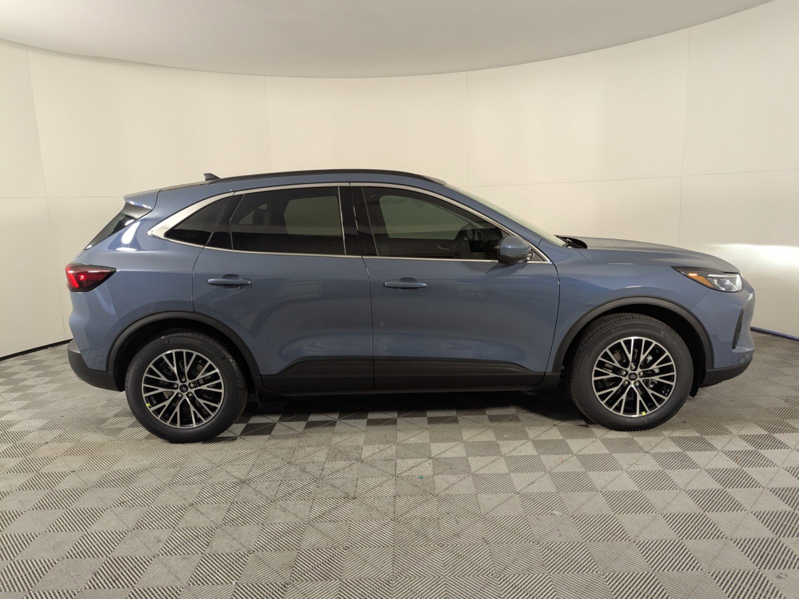 2025 Ford Escape photo 9