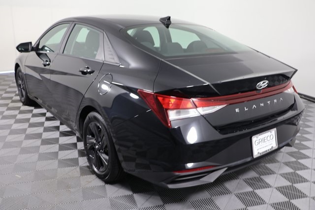 2023 Hyundai Elantra SEL photo 5