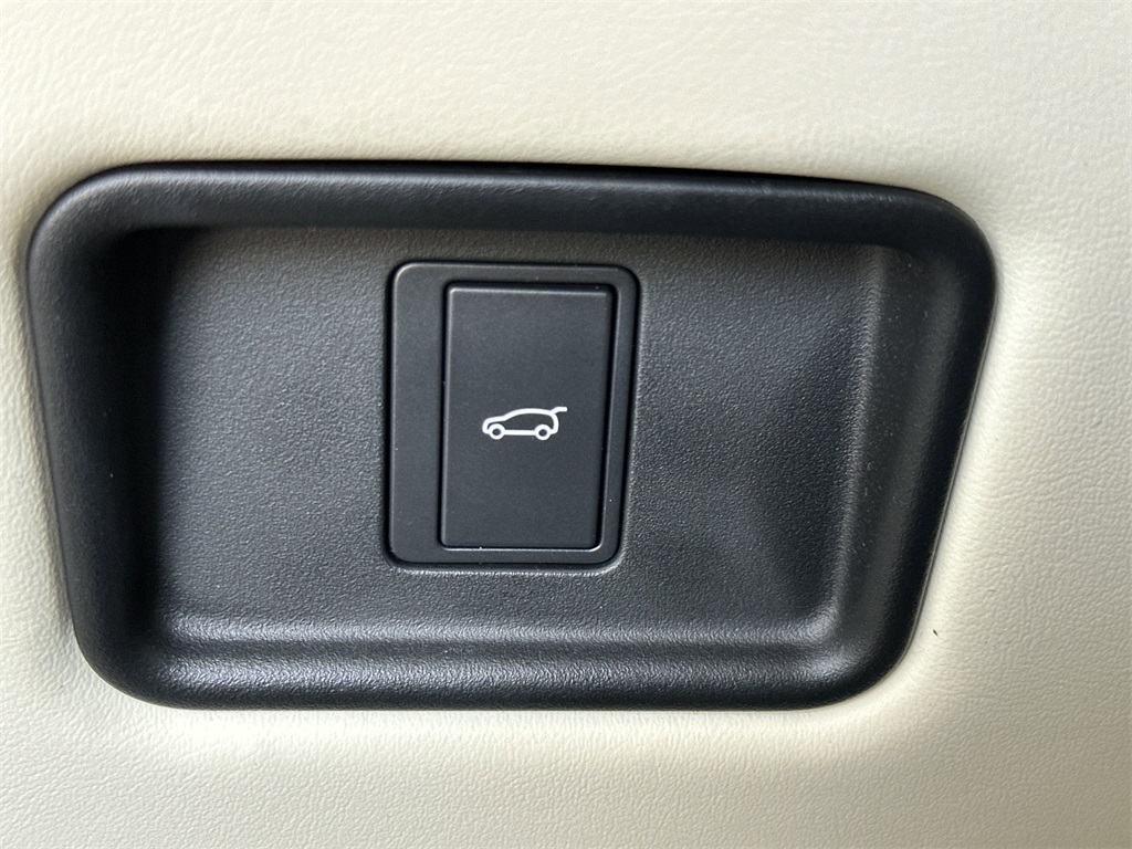 2024 Land Rover Range Rover SE photo 18