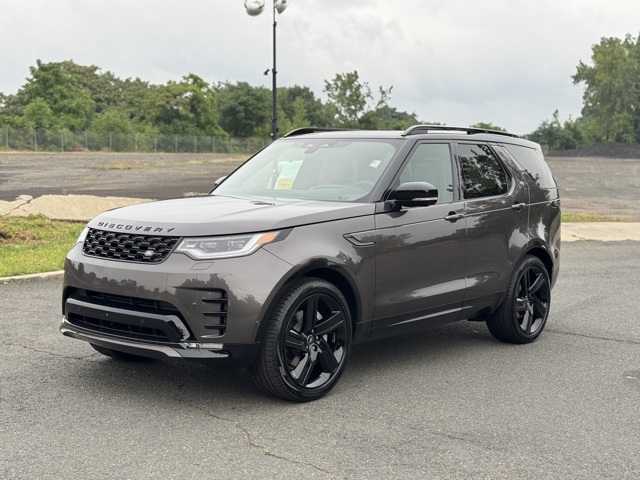 2025 Land Rover Discovery Dynamic SE's photo