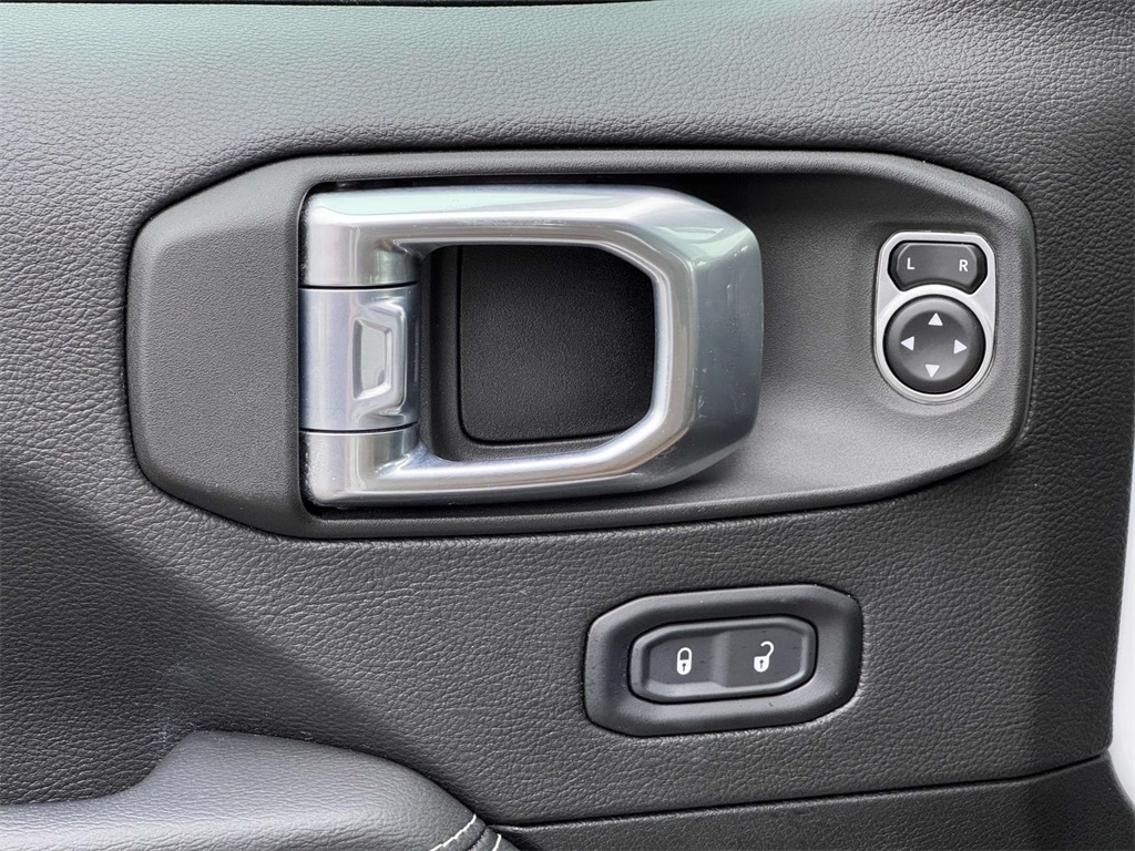 2021 Jeep Wrangler Unlimited Sahara photo 21