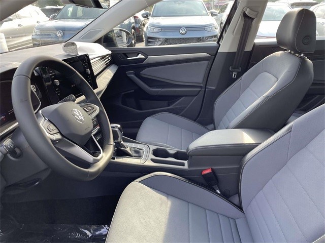 2025 Volkswagen Jetta 1.5T SE photo 13
