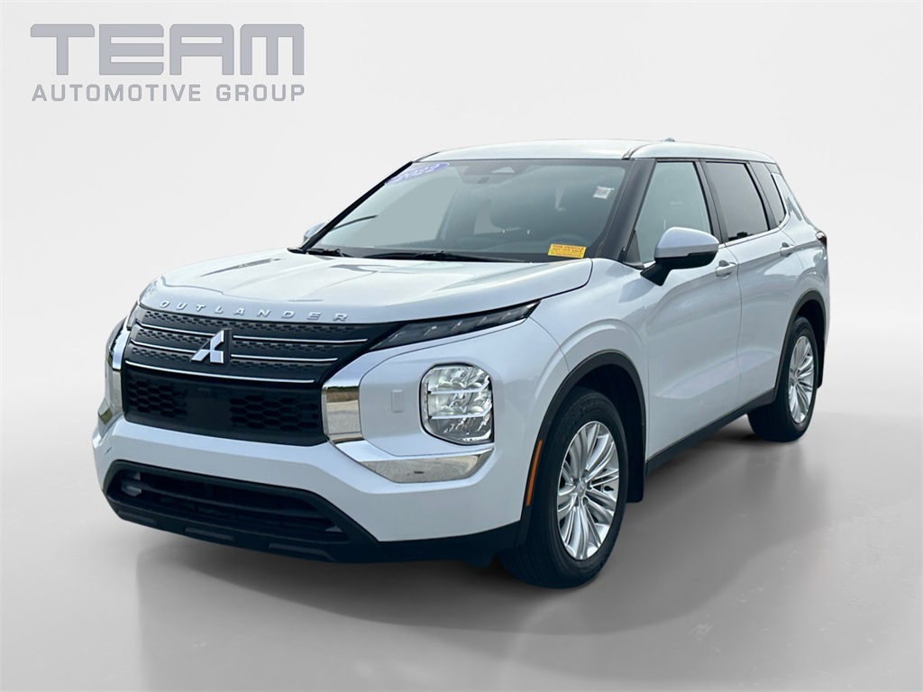 2022 Mitsubishi Outlander ES photo 3