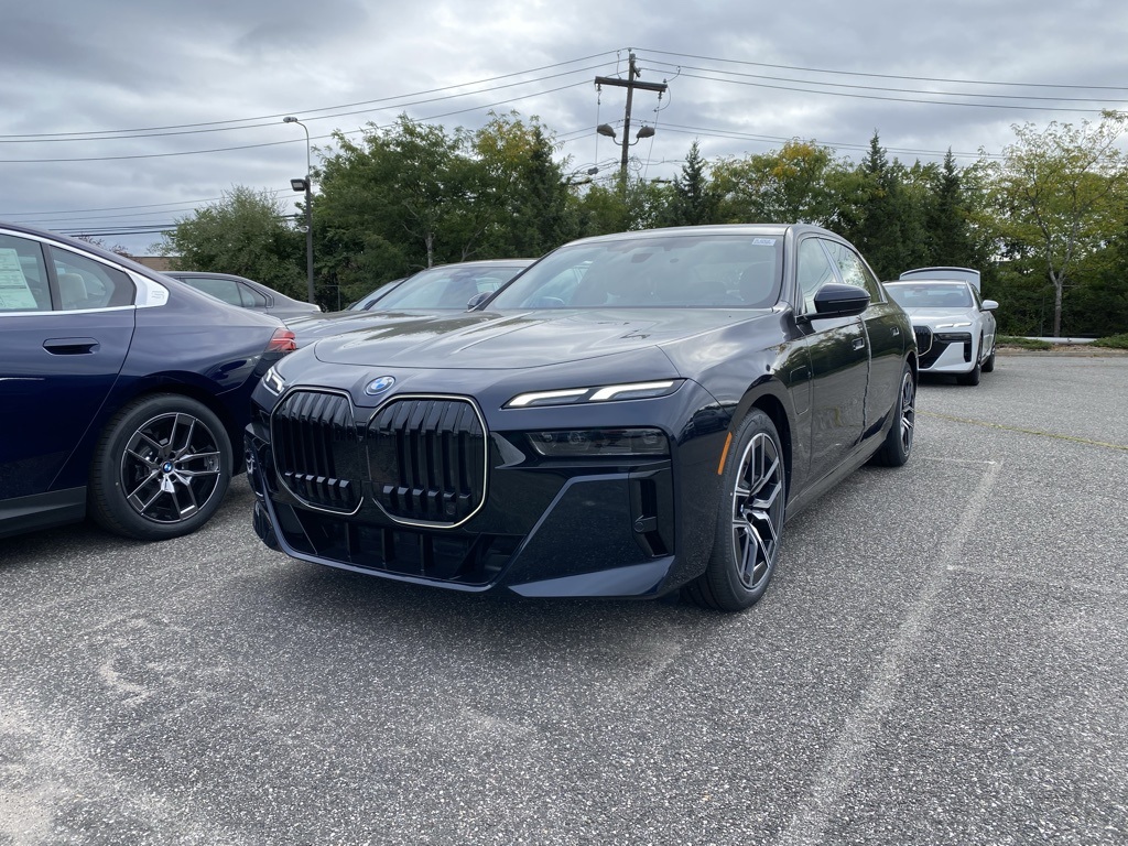 2026 BMW 7 Series 750e's photo