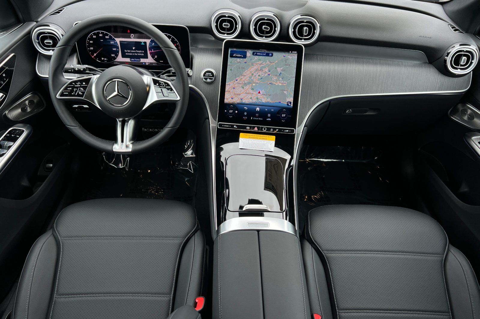 2025 Mercedes Benz GLC 300 photo 2