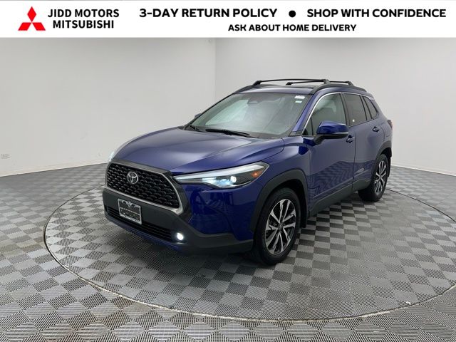 2024 Toyota Corolla Cross XLE's photo