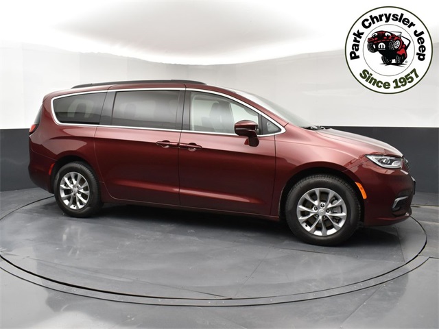 2022 Chrysler Pacifica Touring L's photo