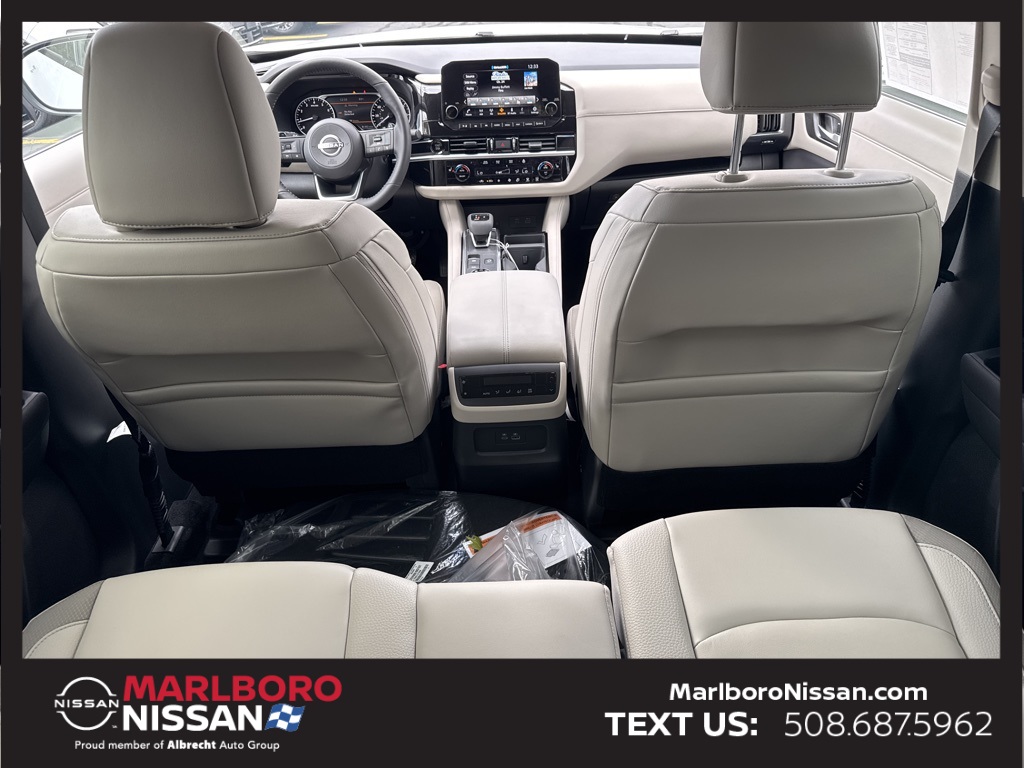 2025 Nissan Pathfinder SL photo 17