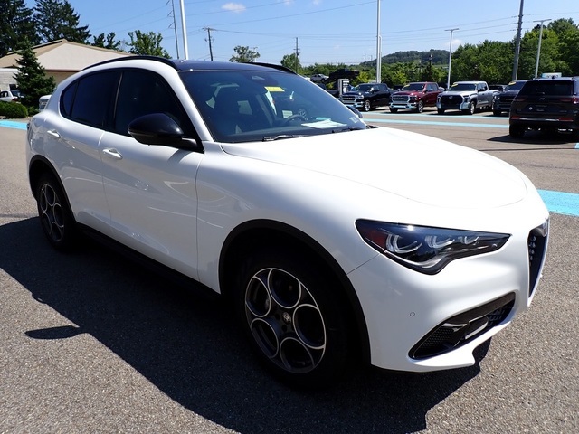 2025 Alfa Romeo Stelvio Sprint Base photo 6