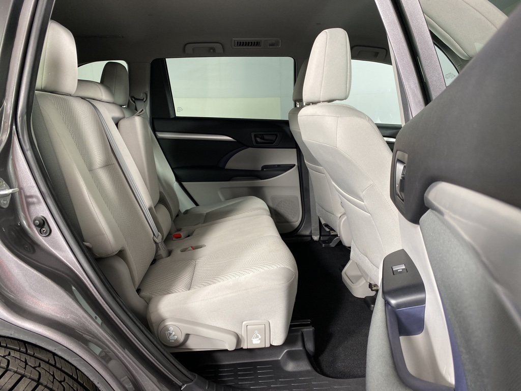 2018 Toyota Highlander LE photo 25