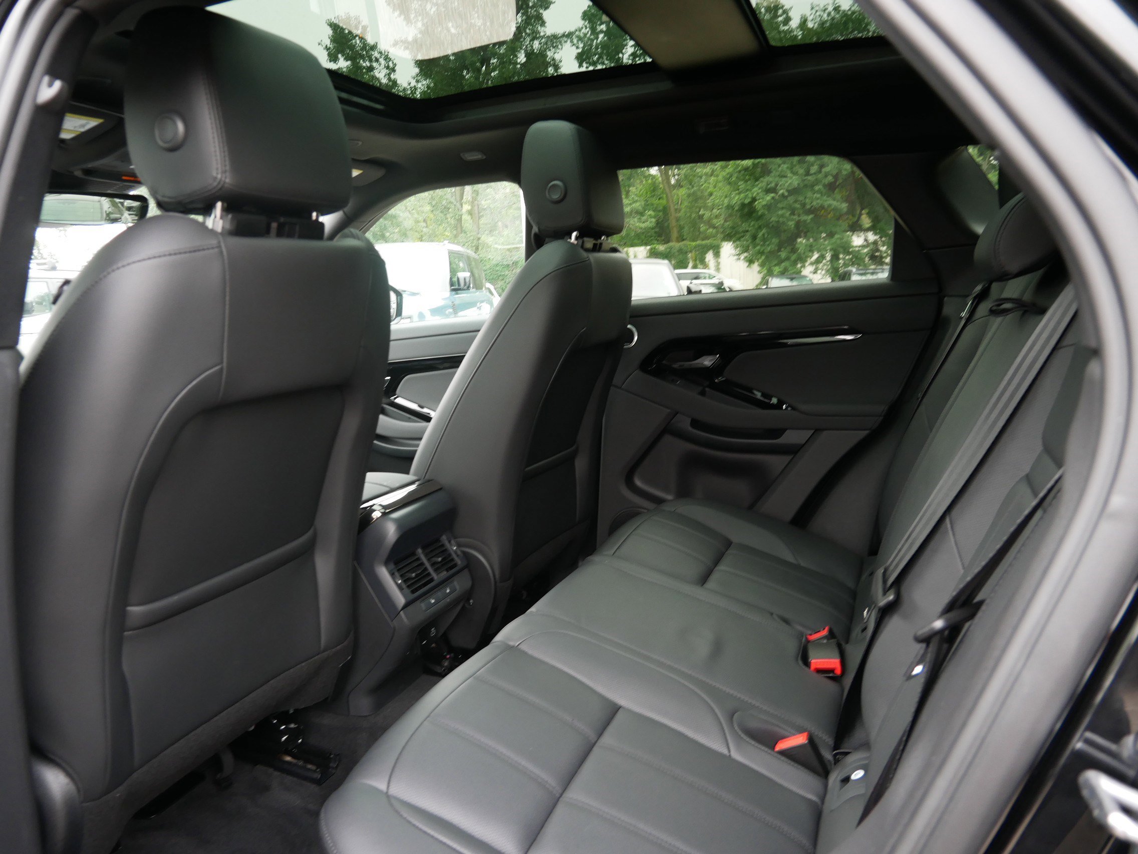 2025 Land Rover Range Rover Evoque S photo 15