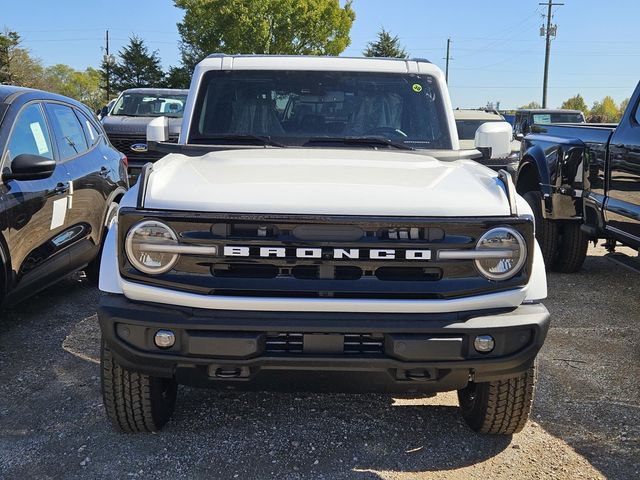 2025 Ford Bronco Outer Banks photo 2