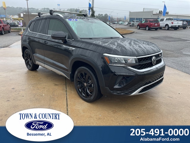 2022 Volkswagen Taos SE's photo