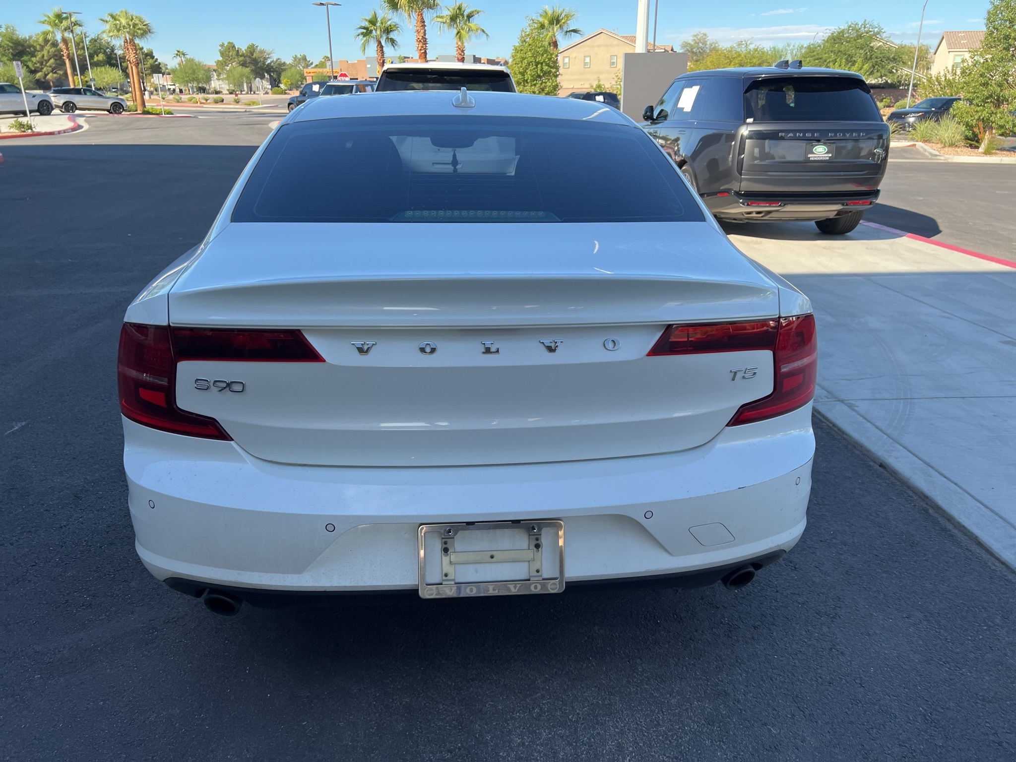 2018 Volvo S90 T5 Momentum photo 6
