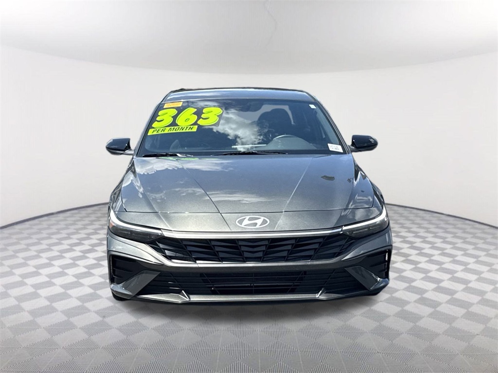 2025 Hyundai Elantra SEL Sport photo 3