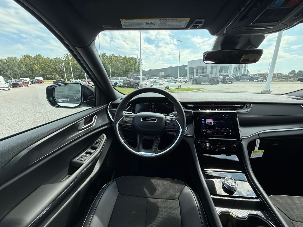 2025 Jeep Grand Cherokee Altitude photo 12