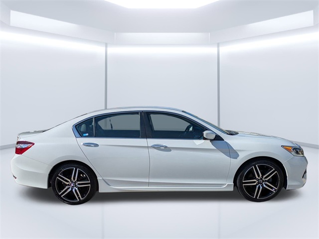 2017 Honda Accord Sport photo 3