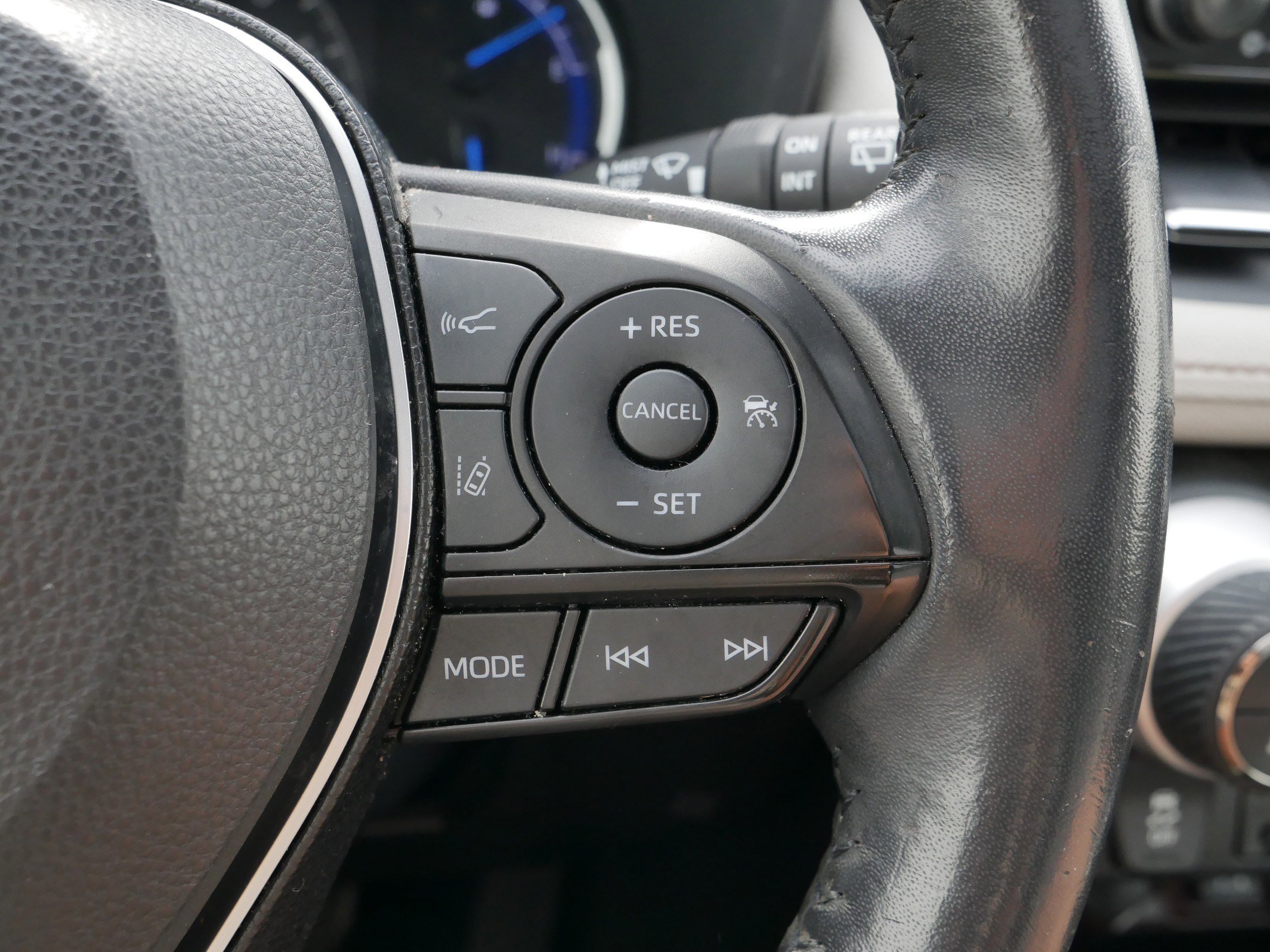2019 Toyota RAV4 Hybrid Limited photo 26