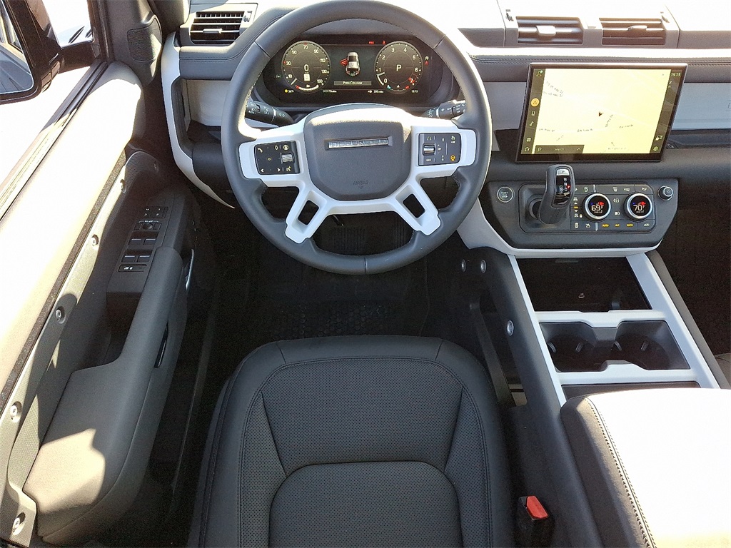 2025 Land Rover Defender 110 S photo 6