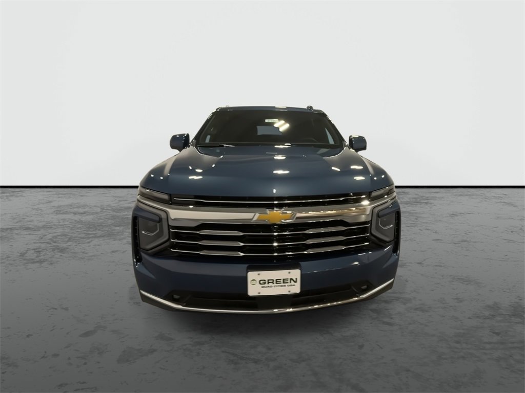 2026 Chevrolet Suburban LT photo 2