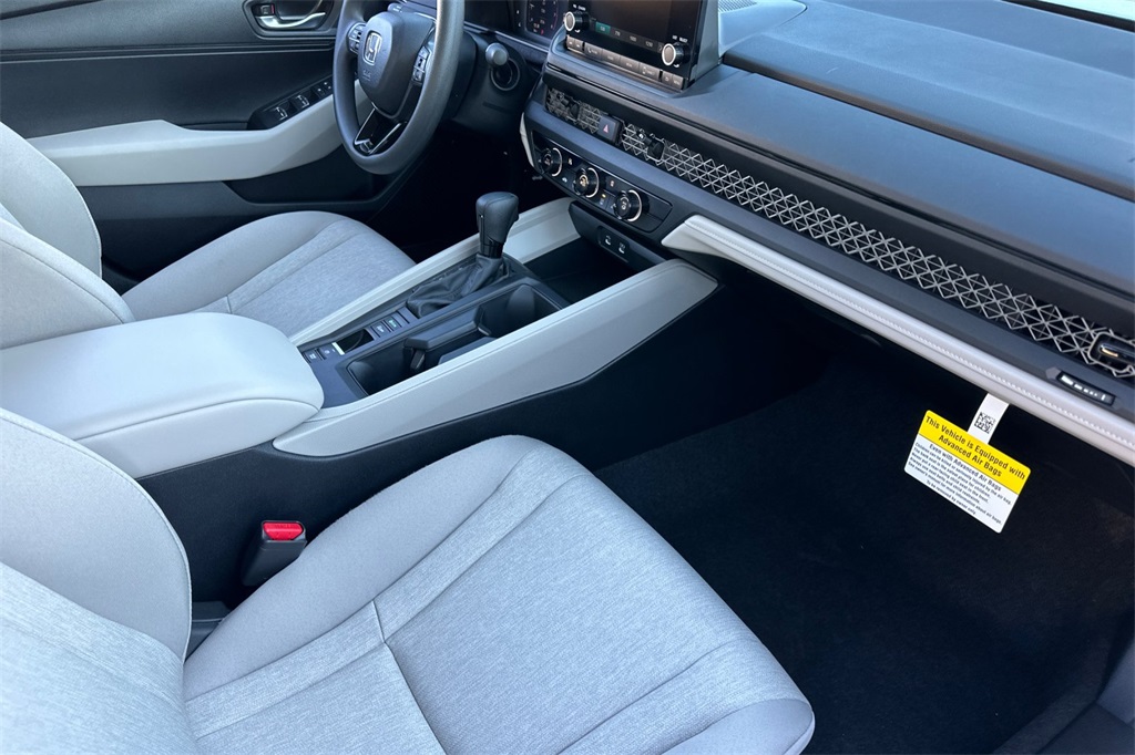2025 Honda Accord LX photo 12