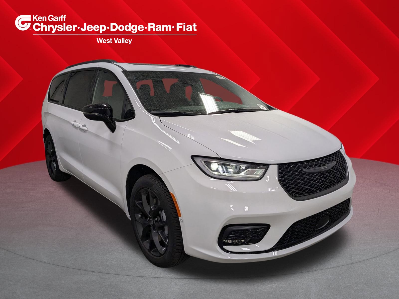 2026 Chrysler Pacifica Limited's photo