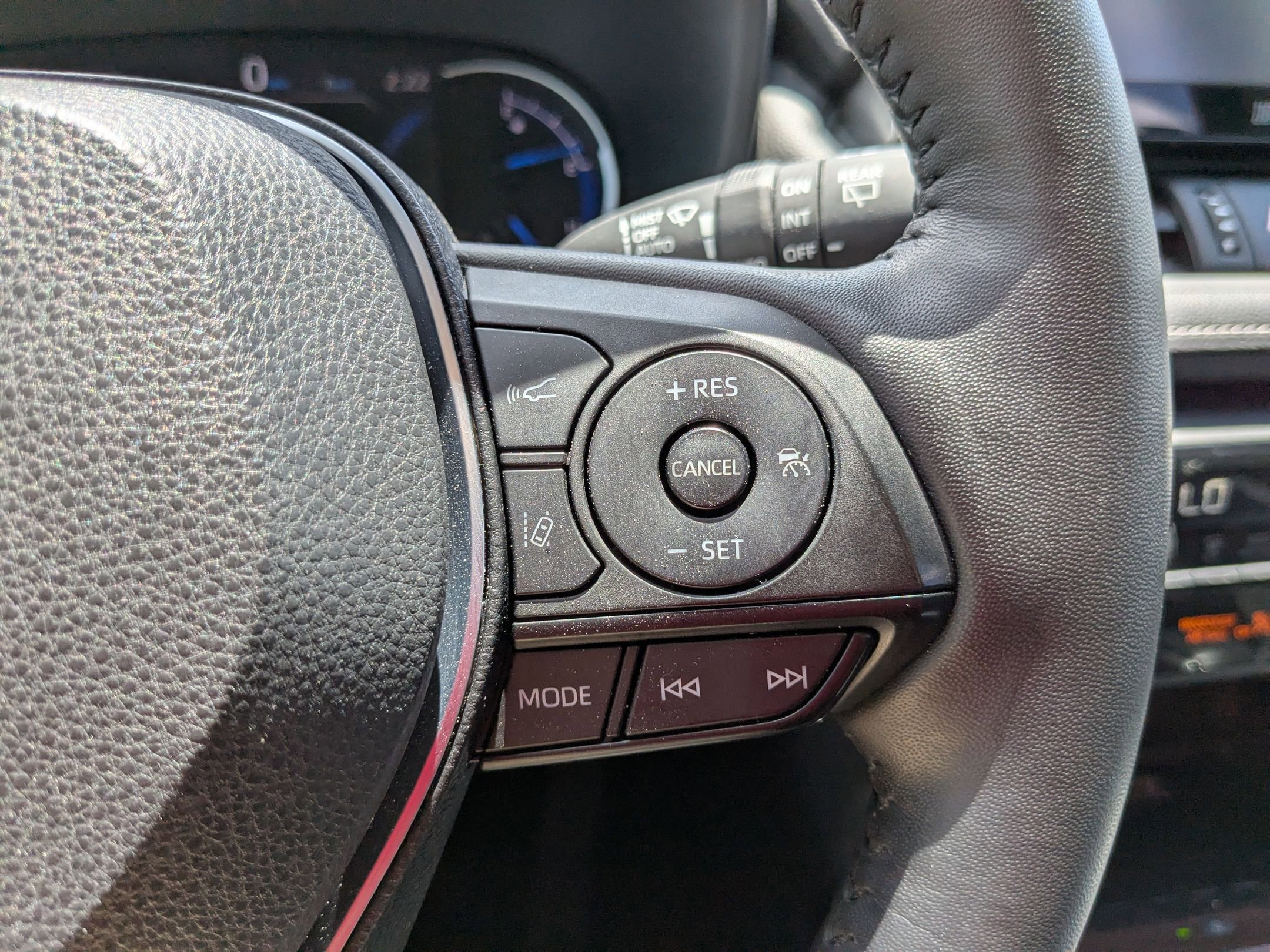 2022 Toyota RAV4 Hybrid Limited photo 17