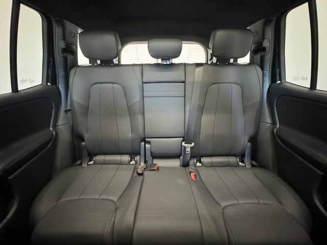 2026 Mercedes Benz GLB 250 photo 4