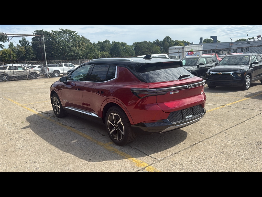 2025 Chevrolet Equinox EV 1LT photo 3