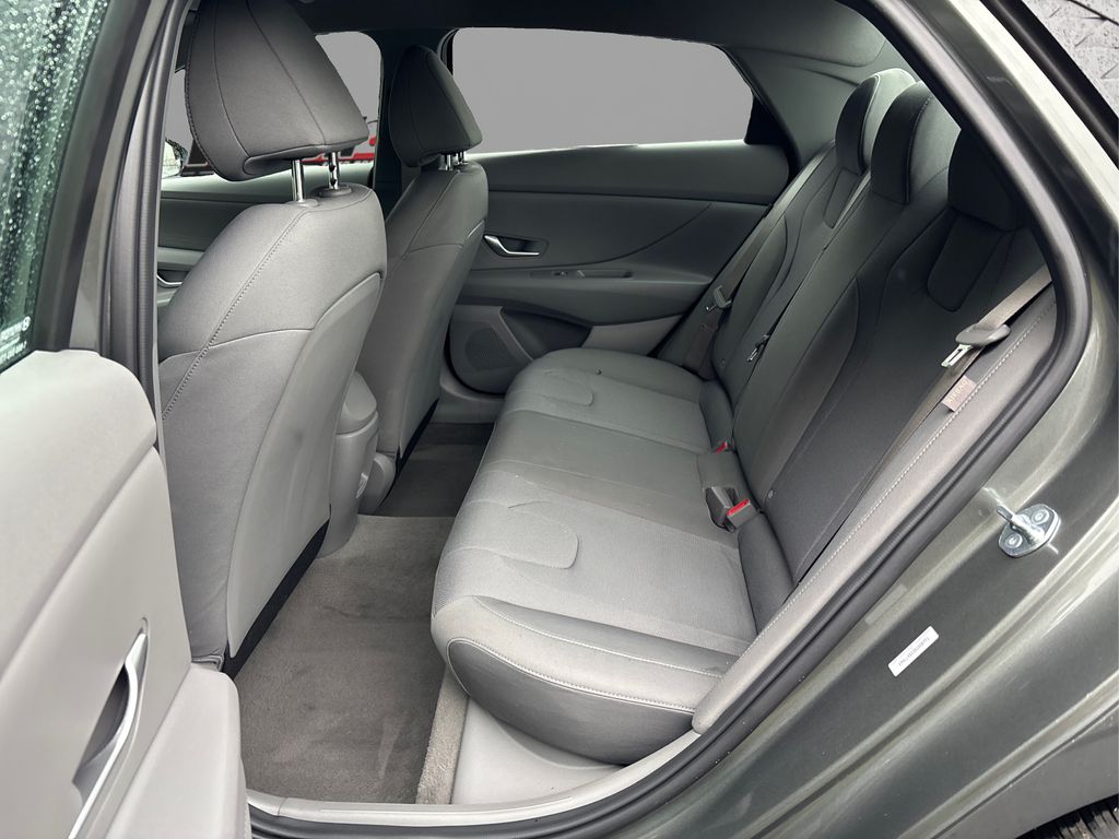 2025 Hyundai Elantra SE photo 8